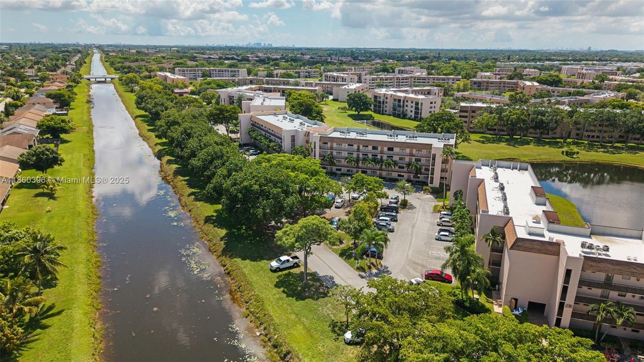 Active With Contract: $125,000 (1 beds, 1 baths, 856 Square Feet)