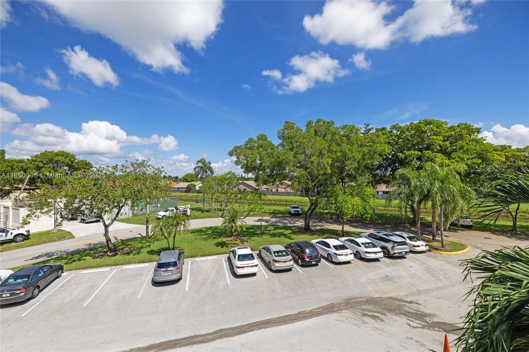 Active With Contract: $125,000 (1 beds, 1 baths, 856 Square Feet)