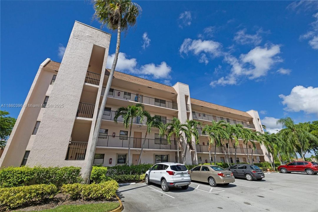 Active With Contract: $125,000 (1 beds, 1 baths, 856 Square Feet)