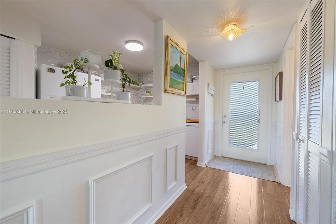 Active With Contract: $125,000 (1 beds, 1 baths, 856 Square Feet)