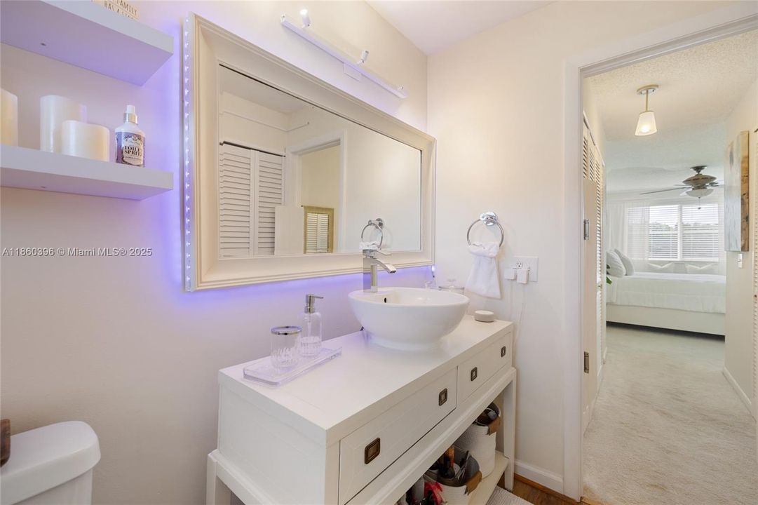 Active With Contract: $125,000 (1 beds, 1 baths, 856 Square Feet)