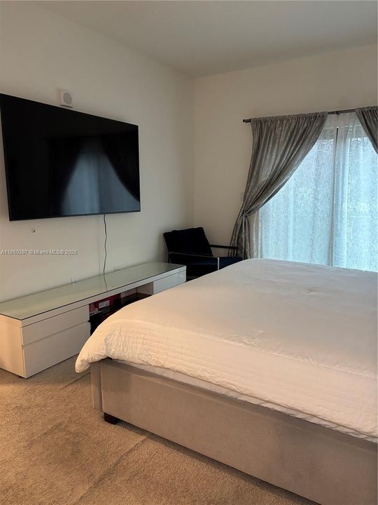 合同活跃: $549,999 (3 贝兹, 2 浴室, 1431 平方英尺)