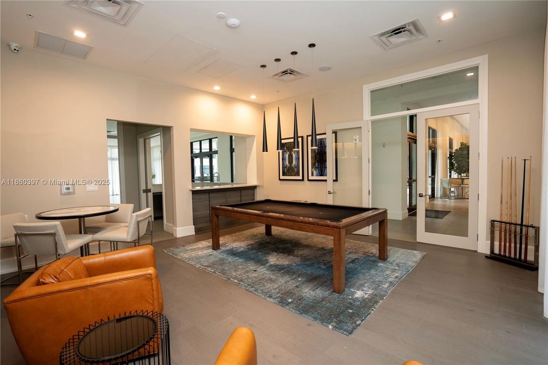 合同活跃: $549,999 (3 贝兹, 2 浴室, 1431 平方英尺)