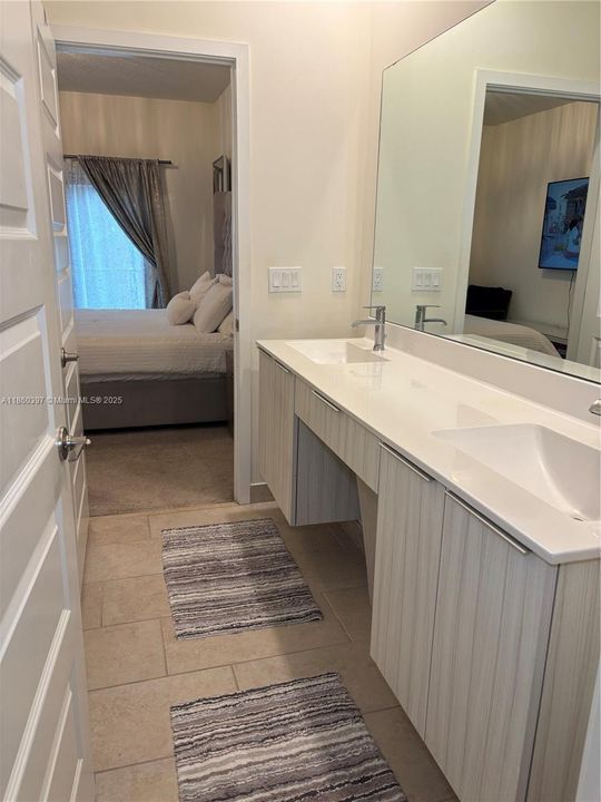 合同活跃: $549,999 (3 贝兹, 2 浴室, 1431 平方英尺)