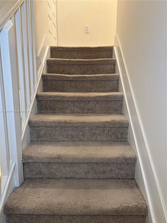 合同活跃: $549,999 (3 贝兹, 2 浴室, 1431 平方英尺)