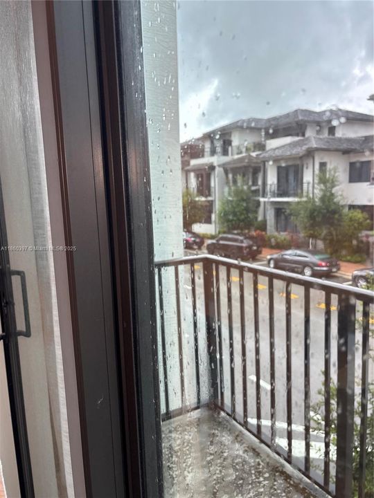 合同活跃: $549,999 (3 贝兹, 2 浴室, 1431 平方英尺)