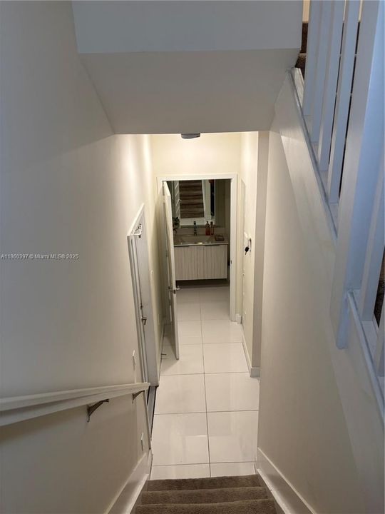 合同活跃: $549,999 (3 贝兹, 2 浴室, 1431 平方英尺)