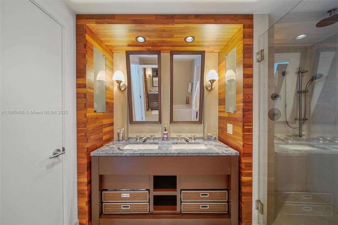 For Sale: $2,225,000 (2 beds, 2 baths, 1290 Square Feet)