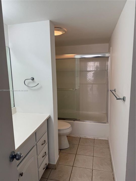 Active With Contract: $200,000 (1 beds, 1 baths, 734 Square Feet)