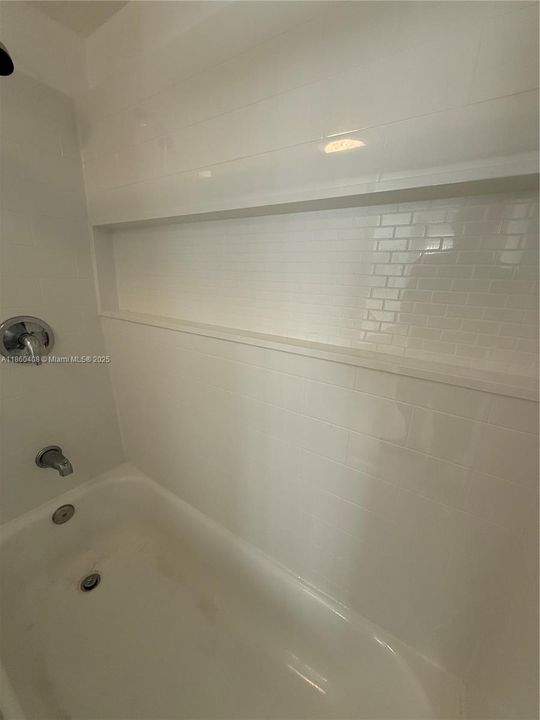 Active With Contract: $200,000 (1 beds, 1 baths, 734 Square Feet)