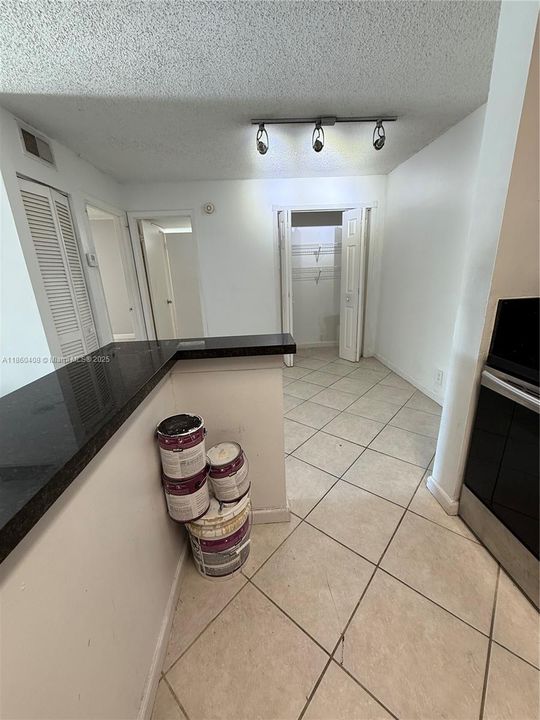 Active With Contract: $200,000 (1 beds, 1 baths, 734 Square Feet)