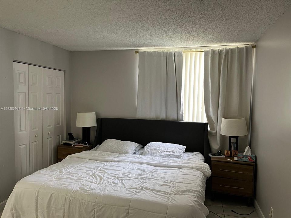 Active With Contract: $200,000 (1 beds, 1 baths, 734 Square Feet)