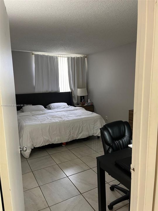 Active With Contract: $200,000 (1 beds, 1 baths, 734 Square Feet)