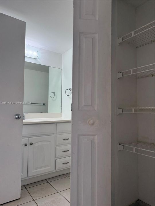 Active With Contract: $200,000 (1 beds, 1 baths, 734 Square Feet)