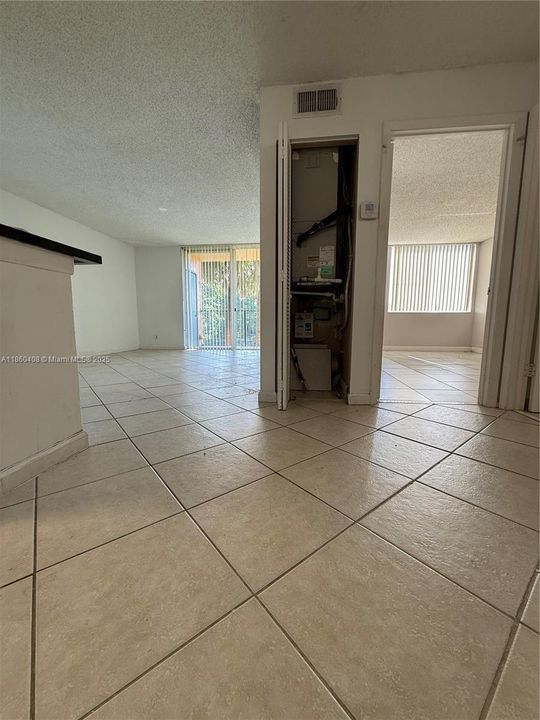 Active With Contract: $200,000 (1 beds, 1 baths, 734 Square Feet)