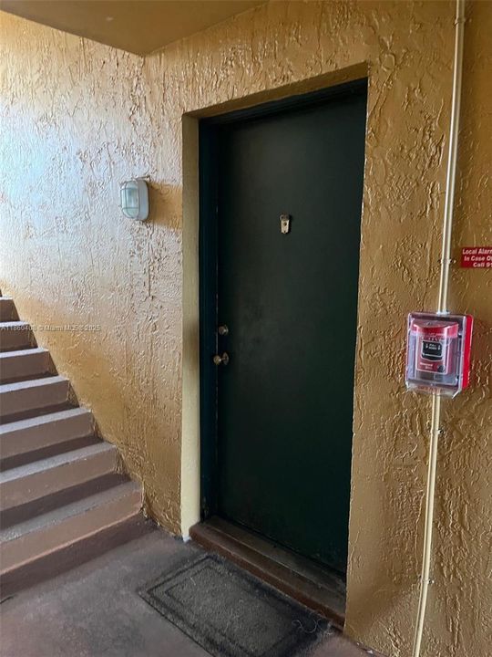 Active With Contract: $200,000 (1 beds, 1 baths, 734 Square Feet)