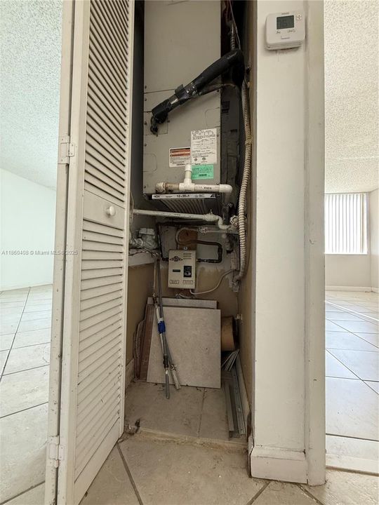 Active With Contract: $200,000 (1 beds, 1 baths, 734 Square Feet)