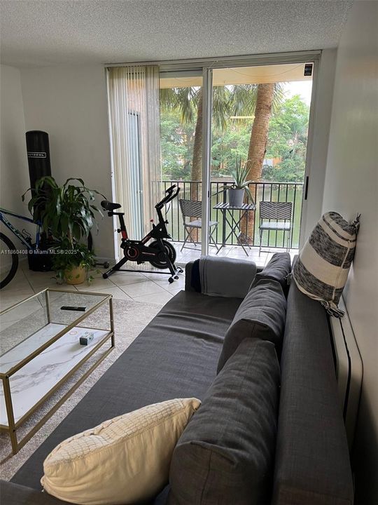 Active With Contract: $200,000 (1 beds, 1 baths, 734 Square Feet)