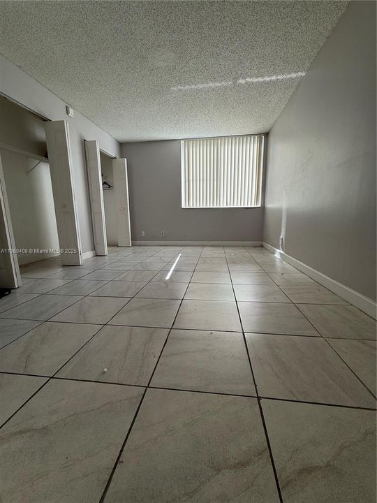 Active With Contract: $200,000 (1 beds, 1 baths, 734 Square Feet)