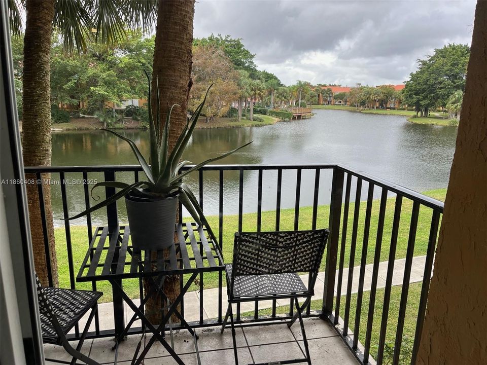 Active With Contract: $200,000 (1 beds, 1 baths, 734 Square Feet)