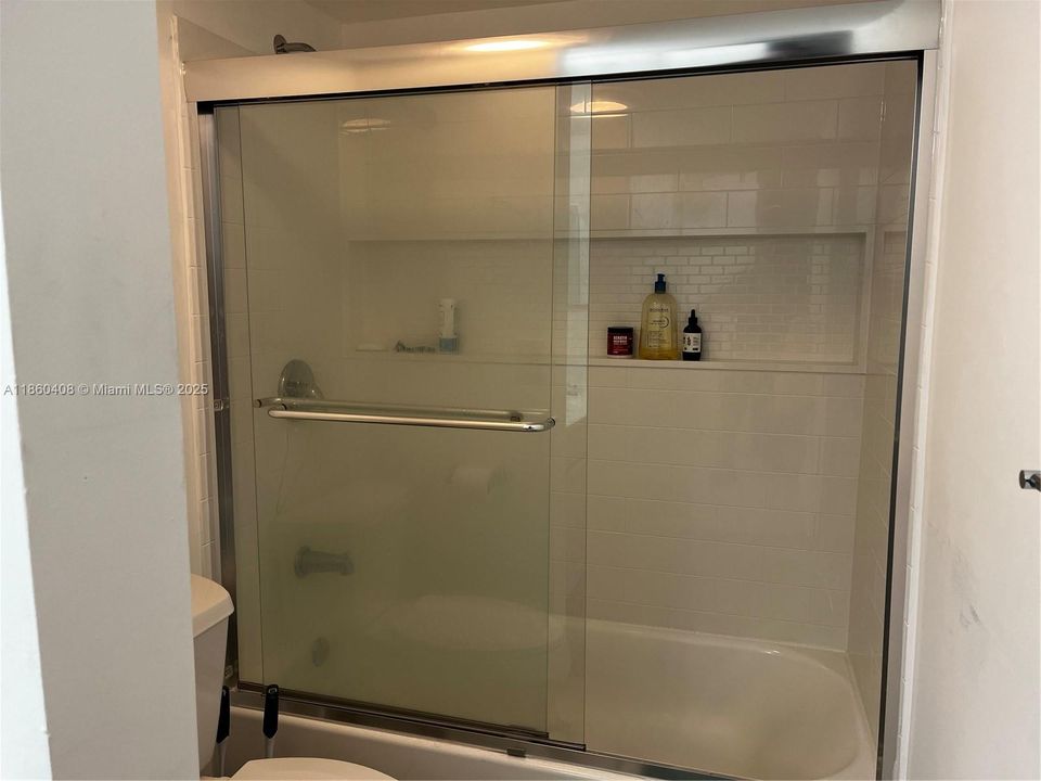 Active With Contract: $200,000 (1 beds, 1 baths, 734 Square Feet)