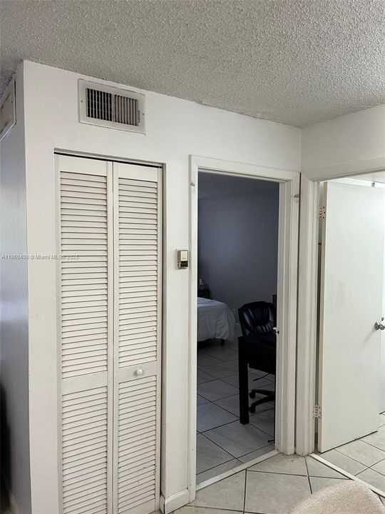 Active With Contract: $200,000 (1 beds, 1 baths, 734 Square Feet)