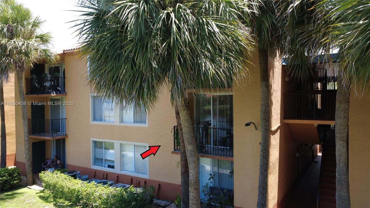 Active With Contract: $200,000 (1 beds, 1 baths, 734 Square Feet)