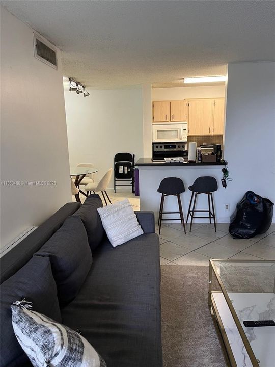 Active With Contract: $200,000 (1 beds, 1 baths, 734 Square Feet)