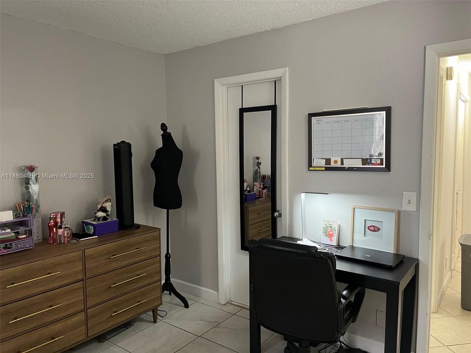 Active With Contract: $200,000 (1 beds, 1 baths, 734 Square Feet)