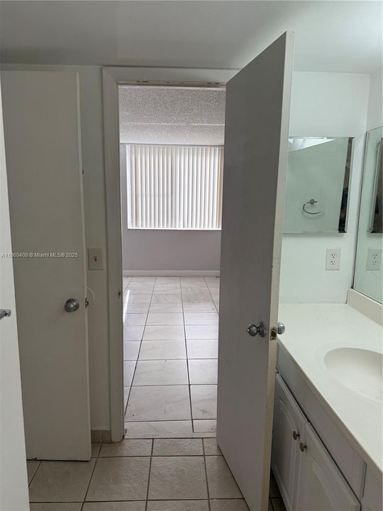 Active With Contract: $200,000 (1 beds, 1 baths, 734 Square Feet)