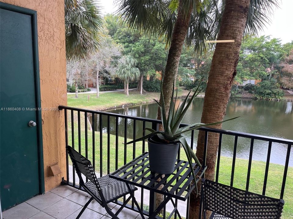 Active With Contract: $200,000 (1 beds, 1 baths, 734 Square Feet)