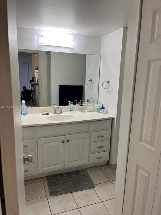 Active With Contract: $200,000 (1 beds, 1 baths, 734 Square Feet)