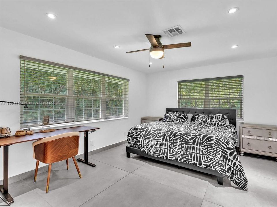 合同活跃: $949,000 (3 贝兹, 2 浴室, 1779 平方英尺)