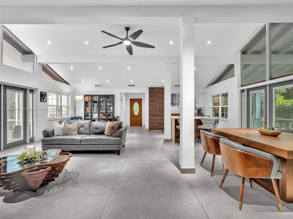 合同活跃: $949,000 (3 贝兹, 2 浴室, 1779 平方英尺)