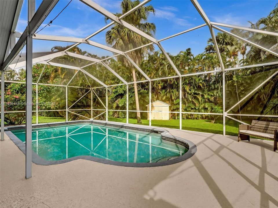 合同活跃: $949,000 (3 贝兹, 2 浴室, 1779 平方英尺)