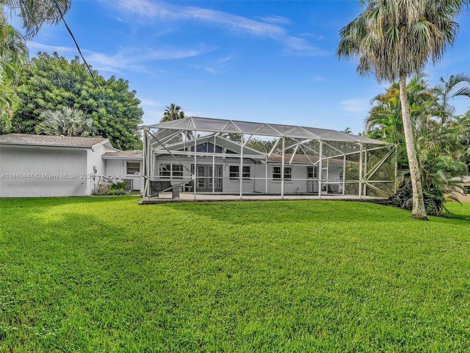 合同活跃: $949,000 (3 贝兹, 2 浴室, 1779 平方英尺)