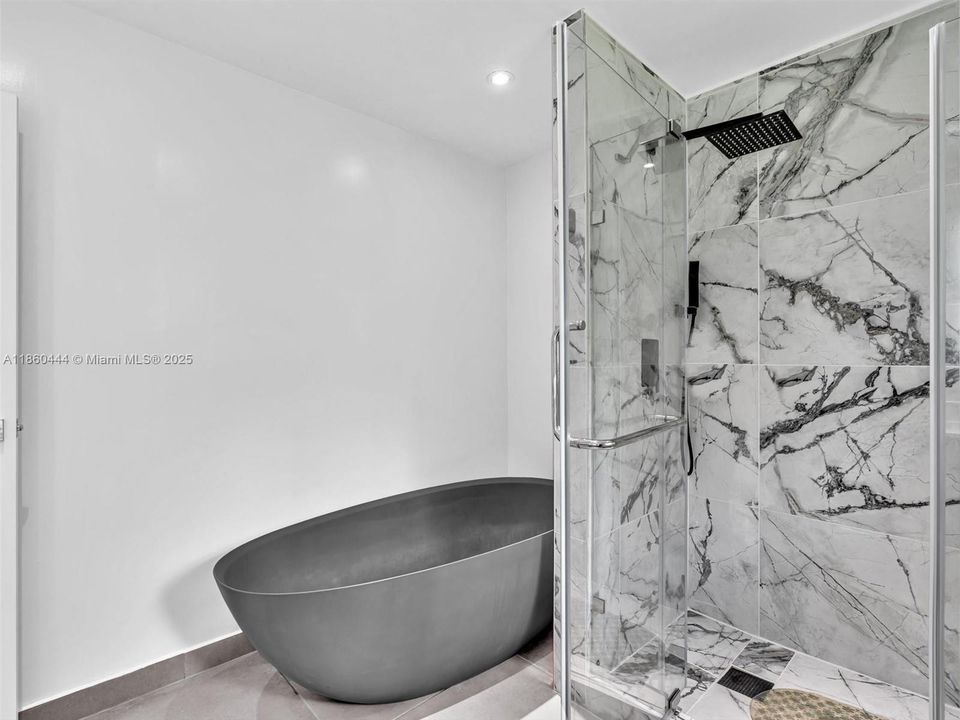 合同活跃: $949,000 (3 贝兹, 2 浴室, 1779 平方英尺)