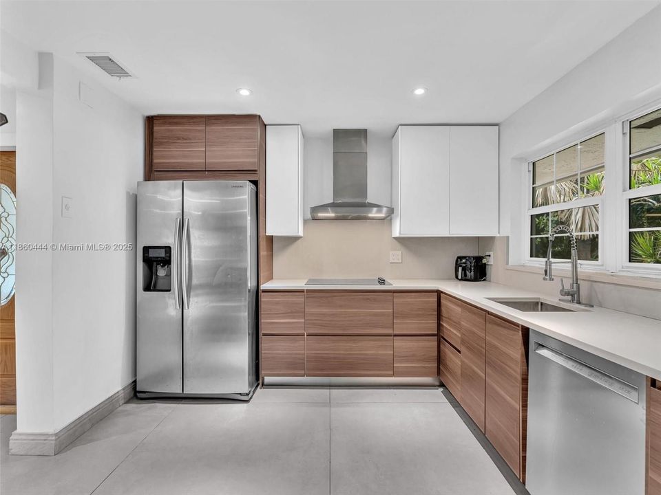 合同活跃: $949,000 (3 贝兹, 2 浴室, 1779 平方英尺)