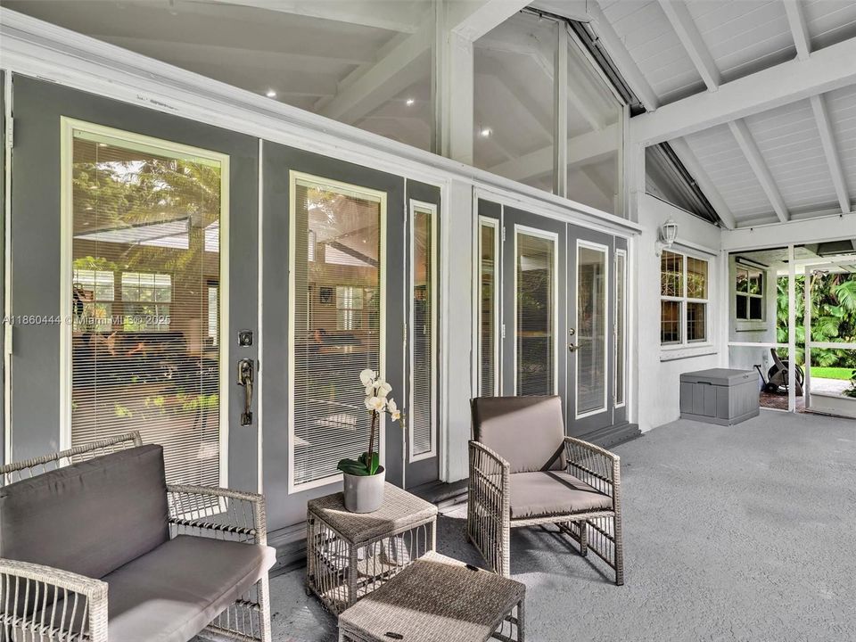 合同活跃: $949,000 (3 贝兹, 2 浴室, 1779 平方英尺)