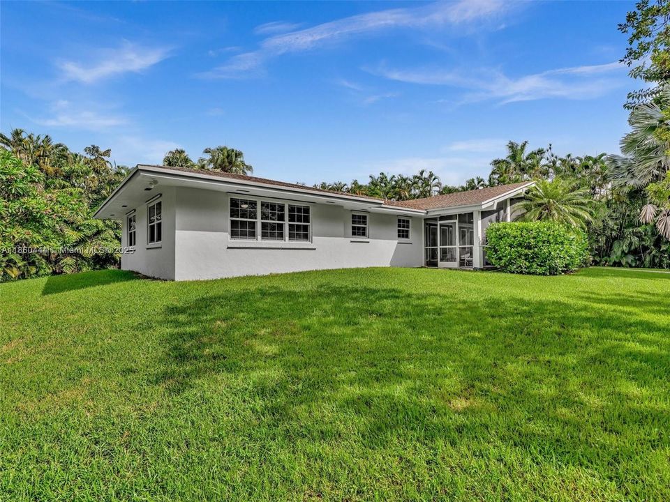 合同活跃: $949,000 (3 贝兹, 2 浴室, 1779 平方英尺)