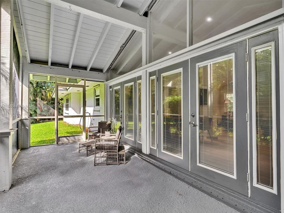 合同活跃: $949,000 (3 贝兹, 2 浴室, 1779 平方英尺)