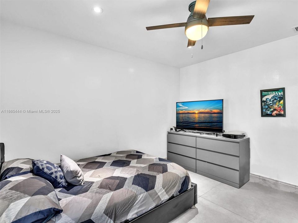 合同活跃: $949,000 (3 贝兹, 2 浴室, 1779 平方英尺)