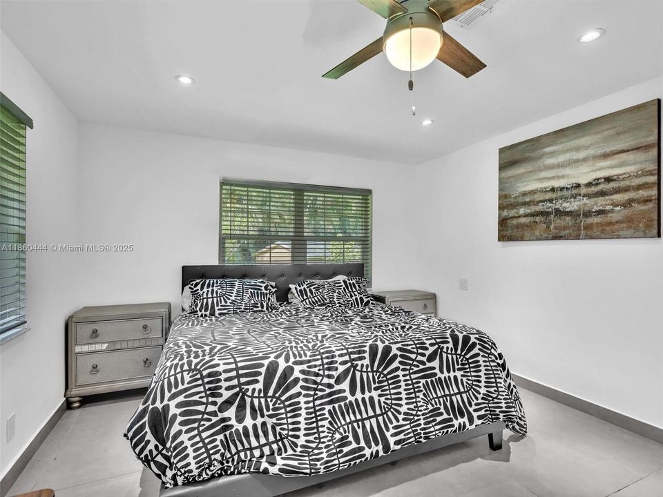 合同活跃: $949,000 (3 贝兹, 2 浴室, 1779 平方英尺)