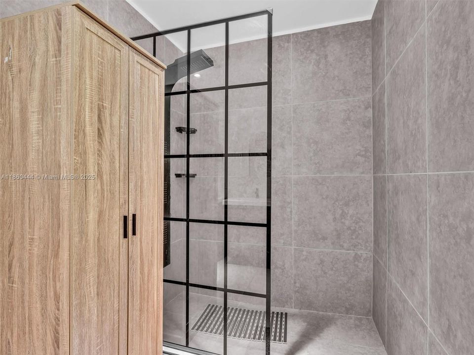 合同活跃: $949,000 (3 贝兹, 2 浴室, 1779 平方英尺)