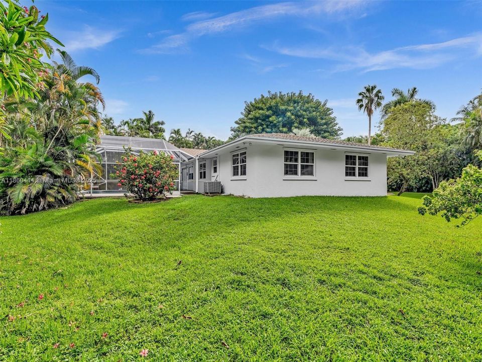 合同活跃: $949,000 (3 贝兹, 2 浴室, 1779 平方英尺)