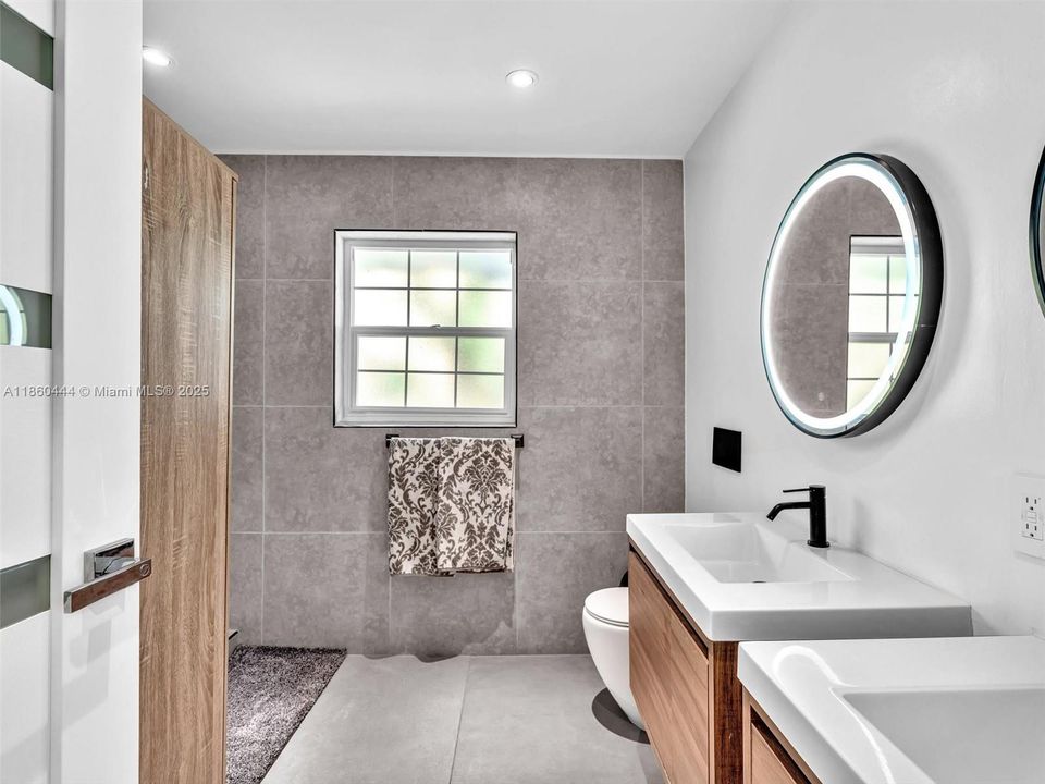 合同活跃: $949,000 (3 贝兹, 2 浴室, 1779 平方英尺)