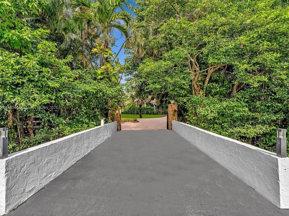 合同活跃: $949,000 (3 贝兹, 2 浴室, 1779 平方英尺)