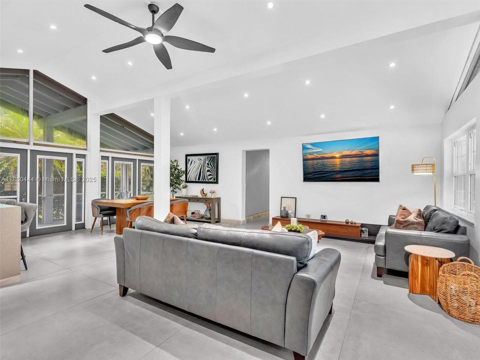 合同活跃: $949,000 (3 贝兹, 2 浴室, 1779 平方英尺)