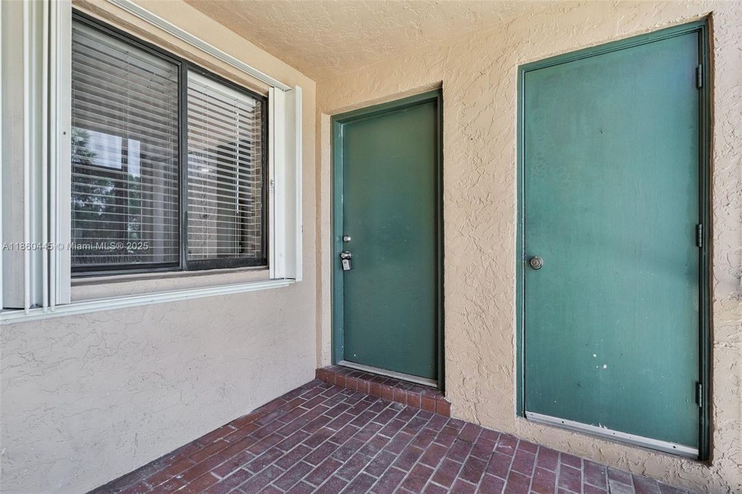 待售: $310,000 (2 贝兹, 2 浴室, 1256 平方英尺)