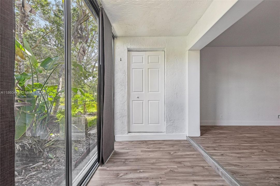 待售: $310,000 (2 贝兹, 2 浴室, 1256 平方英尺)